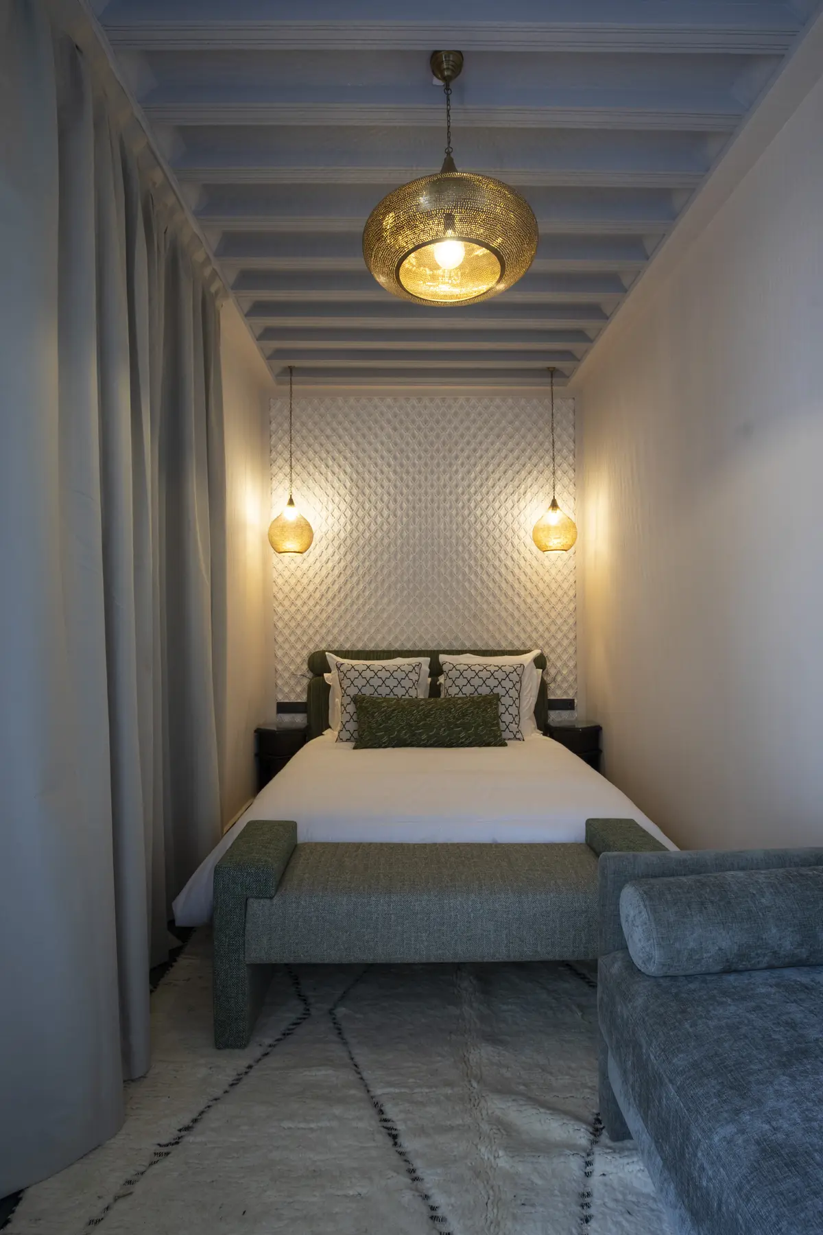Chambre du Riad Mudham aux tons verts et naturels